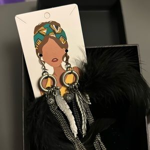 Great Deal Gorgeous Earrings with Black Feather